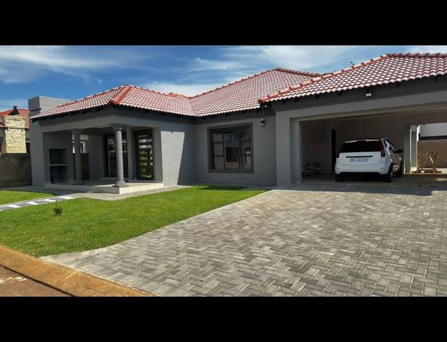 3 BEDROOM HOUSE FOR SALE IN THE ORCHARDS